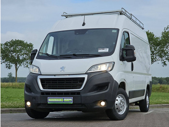 כלי רכב מסחרי עם לוח PEUGEOT Boxer