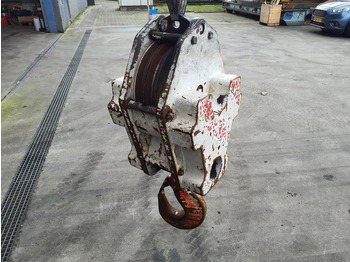 עגורן מעמיס TEREX