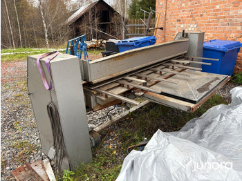 מכונת עיבוד מתכת