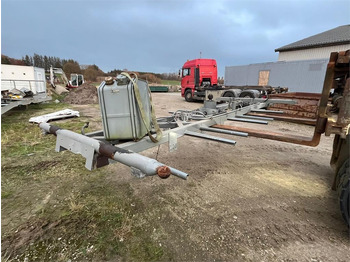 קרון נגרר עם מזהיר