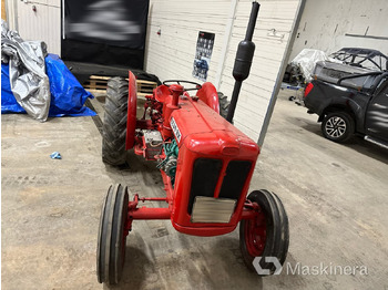 הַחכָּרָה  Veterantraktor Volvo BM 320 Veterantraktor Volvo BM 320: תמונה 2