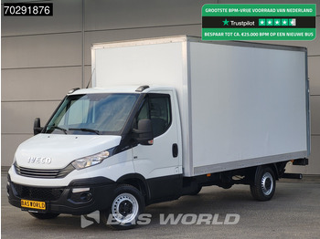 כלי רכב מסחרי עם תיבה IVECO Daily
