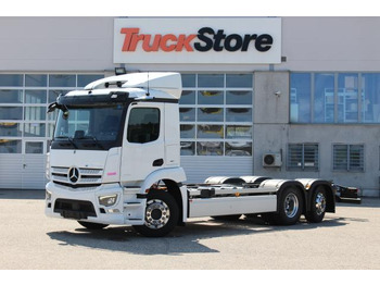 משאית עם שלדת תא MERCEDES-BENZ Actros