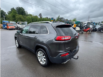 האצ'בק JEEP Cherokee 2.2 TD: תמונה 5