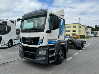 משאית עם שלדת תא MAN TGS 26.440