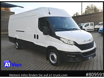 כלי רכב מסחרי עם לוח IVECO Daily 35s16
