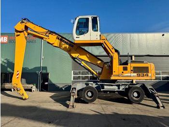 מטפל בפסולת/ תעשייתי LIEBHERR A 934