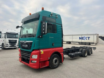 משאית עם שלדת תא MAN TGX 26.500