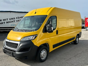 כלי רכב מסחרי עם לוח PEUGEOT Boxer