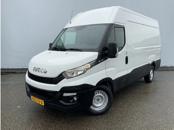 כלי רכב מסחרי עם לוח IVECO Daily