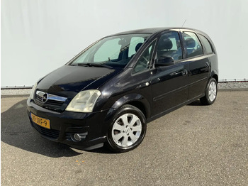 האצ'בק OPEL