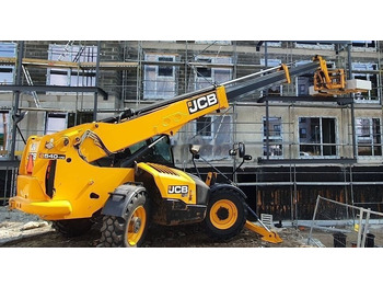 מפעיל טלסקופי JCB