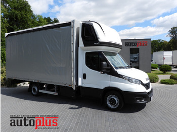 כלי רכב מסחרי עם וילונות צד IVECO Daily 35s18