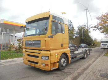 מוביל מכולות/ משאית החלפת גוף MAN TGA 26.440