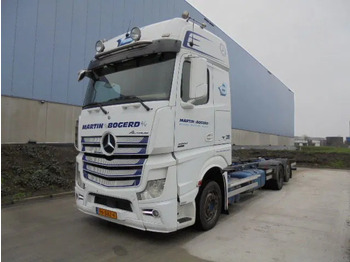 משאית עם שלדת תא MERCEDES-BENZ Actros 2542