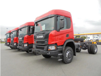 משאית עם שלדת תא SCANIA P 450