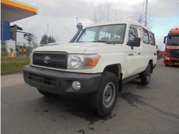 מכונית TOYOTA Land Cruiser