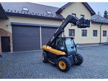 מפעיל טלסקופי JCB