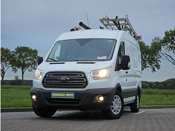 כלי רכב מסחרי עם לוח FORD Transit