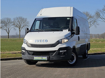 כלי רכב מסחרי עם לוח IVECO Daily 35s14