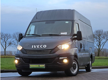 כלי רכב מסחרי עם לוח IVECO Daily 35s18
