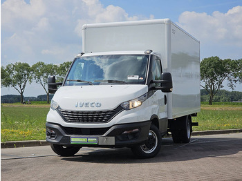 כלי רכב מסחרי עם תיבה IVECO Daily 35c16