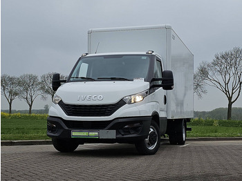כלי רכב מסחרי עם תיבה IVECO Daily 35c16