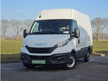 כלי רכב מסחרי עם לוח IVECO Daily 35s14