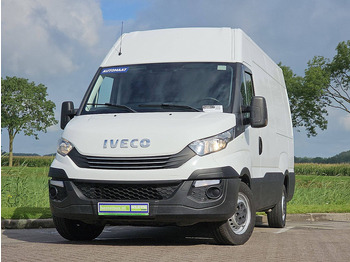 כלי רכב מסחרי עם לוח IVECO Daily 35s14