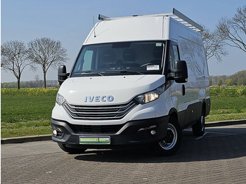 כלי רכב מסחרי עם לוח IVECO Daily 35s14