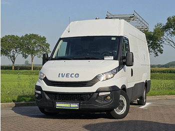 כלי רכב מסחרי עם לוח IVECO Daily 35s14