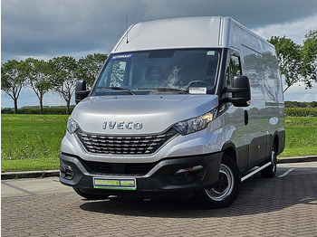 כלי רכב מסחרי עם לוח IVECO Daily 35s16