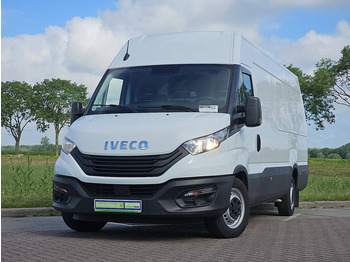 כלי רכב מסחרי עם לוח IVECO Daily 35s16