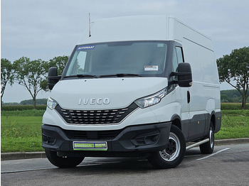 כלי רכב מסחרי עם לוח IVECO Daily 35s16
