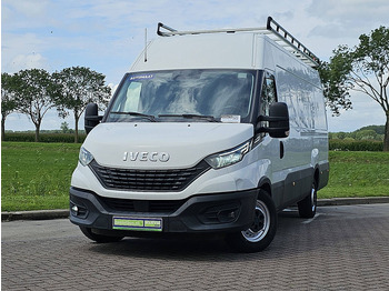 כלי רכב מסחרי עם לוח IVECO Daily 35s18