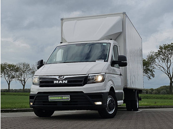 כלי רכב מסחרי עם תיבה MAN TGE 5.180