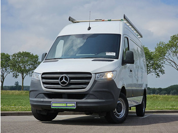כלי רכב מסחרי עם לוח MERCEDES-BENZ Sprinter 319