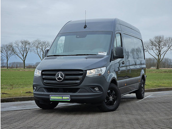 כלי רכב מסחרי עם לוח MERCEDES-BENZ eSprinter