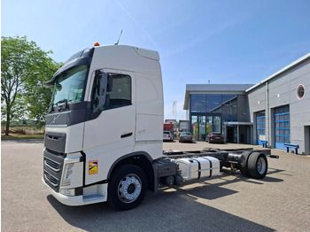 משאית עם שלדת תא VOLVO FH