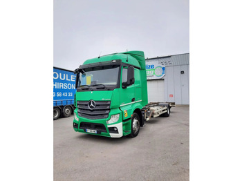 משאית עם שלדת תא MERCEDES-BENZ Actros 1836