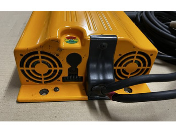 מצבר עבור ציוד לטיפול בחומרים Zivan F7BQMW-0002QX | Used charger lead/acid 24V 60A 230V 11A sn. 1407710970 Used charger lead/acid 24V 60A 230V 11A sn. 1407710970: תמונה 3
