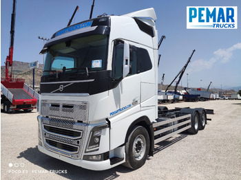 משאית עם שלדת תא VOLVO FH16 750