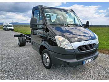 משאית עם שלדת תא IVECO Daily 35C15