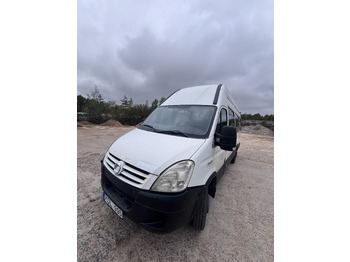 מיניבוס IVECO Daily
