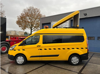 כלי רכב מסחרי עם לוח FORD Transit