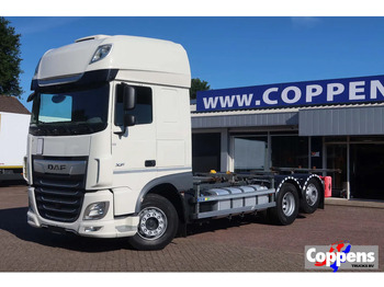 מוביל מכולות/ משאית החלפת גוף DAF XF 106 450
