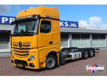 משאית עם שלדת תא MERCEDES-BENZ Actros