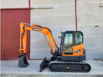 מיני מחפר DOOSAN DX63