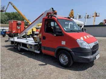 פלטפורמה אווירית מותקנת על משאית IVECO Daily