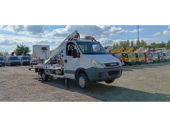 פלטפורמה אווירית מותקנת על משאית IVECO Daily